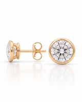 1.00 ct. tw. lab-grown round diamond full-bezel stud earrings in 14K yellow gold, bezel detail | SARATTI