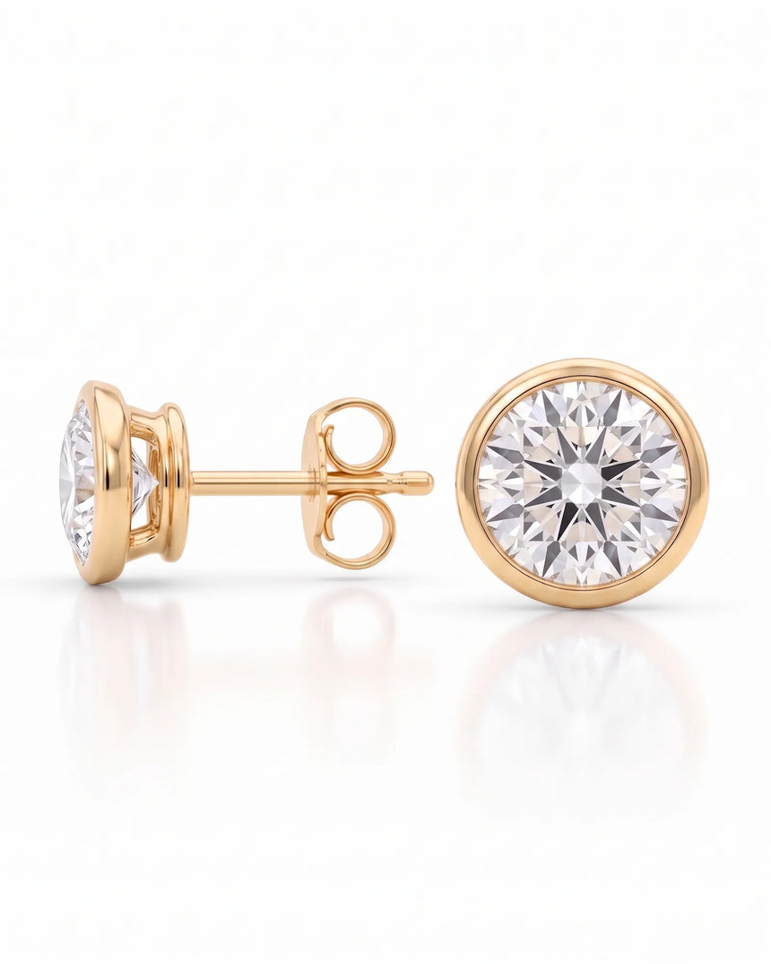 1.00 ct. tw. lab-grown round diamond full-bezel stud earrings in 14K yellow gold, bezel detail | SARATTI