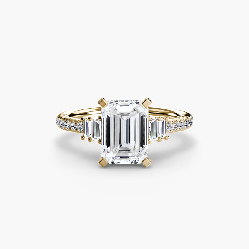 ÉCLAT Emerald Cut wide pavé solitaire ring setting in Yellow Gold | SARATTI