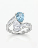 Élan Céleste pear-cut Aquamarine and diamond bypass ring setting in white gold, top view with tapered baguette shoulders | SARATTI