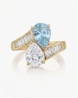 Élan Céleste pear-cut Aquamarine and pear diamond bypass ring setting in yellow gold, front view | SARATTI
