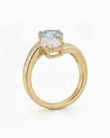 Élan Céleste pear-cut Aquamarine bypass ring setting in yellow gold, side profile showing separate open baskets | SARATTI