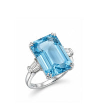 Équilibre emerald-cut Aquamarine diamond tapered-baguette three-stone ring setting in Platinum, 45-degree view | SARATTI