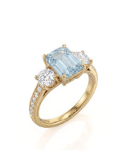 Étoile Trinity emerald cut Aquamarine three-stone diamond ring setting in Yellow Gold, 45-degree view | SARATTI