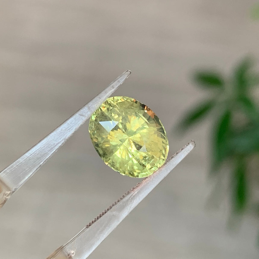 5.73 carats Unheated Natural Chrysoberyl Gemstone