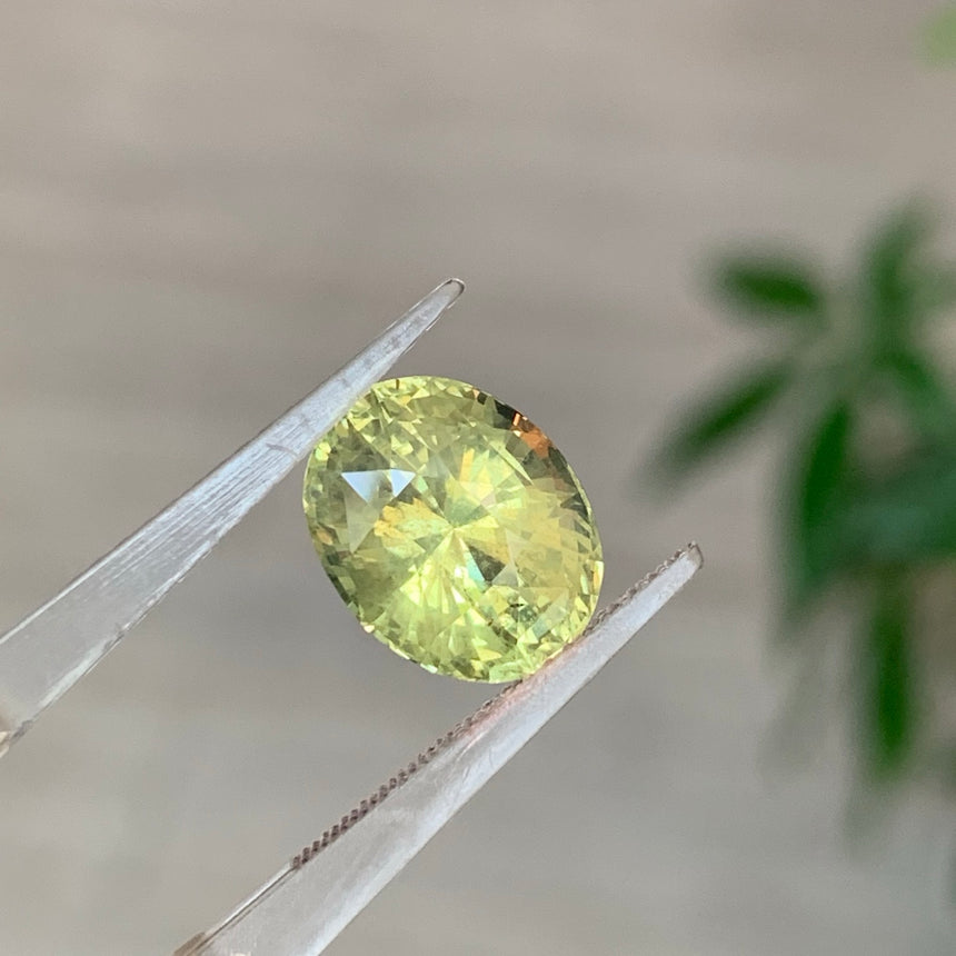 5.73 carats Unheated Natural Chrysoberyl Gemstone