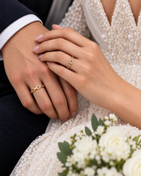 Infinity Link His & Hers 18K Yellow Gold Wedding Band Set on Couple | SARATTI