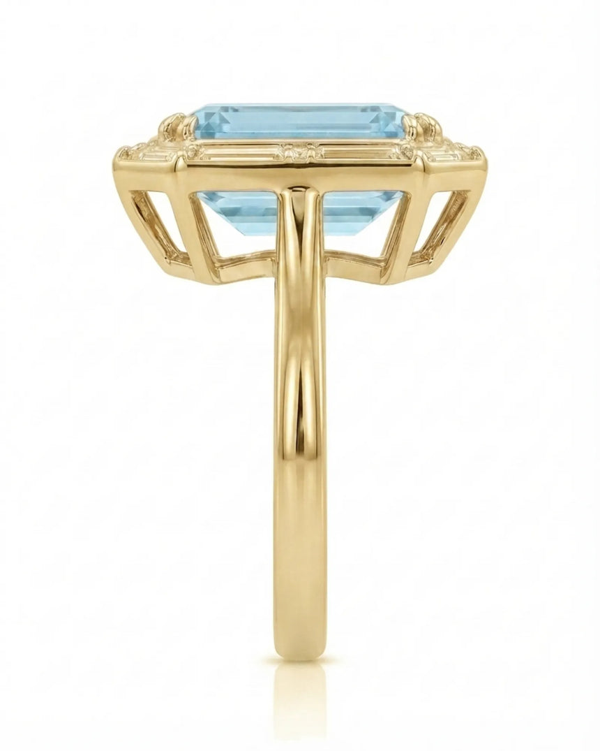 Lumière Octave emerald-cut Aquamarine ring setting in yellow gold, side profile with open geometric gallery and plain shank | SARATTI