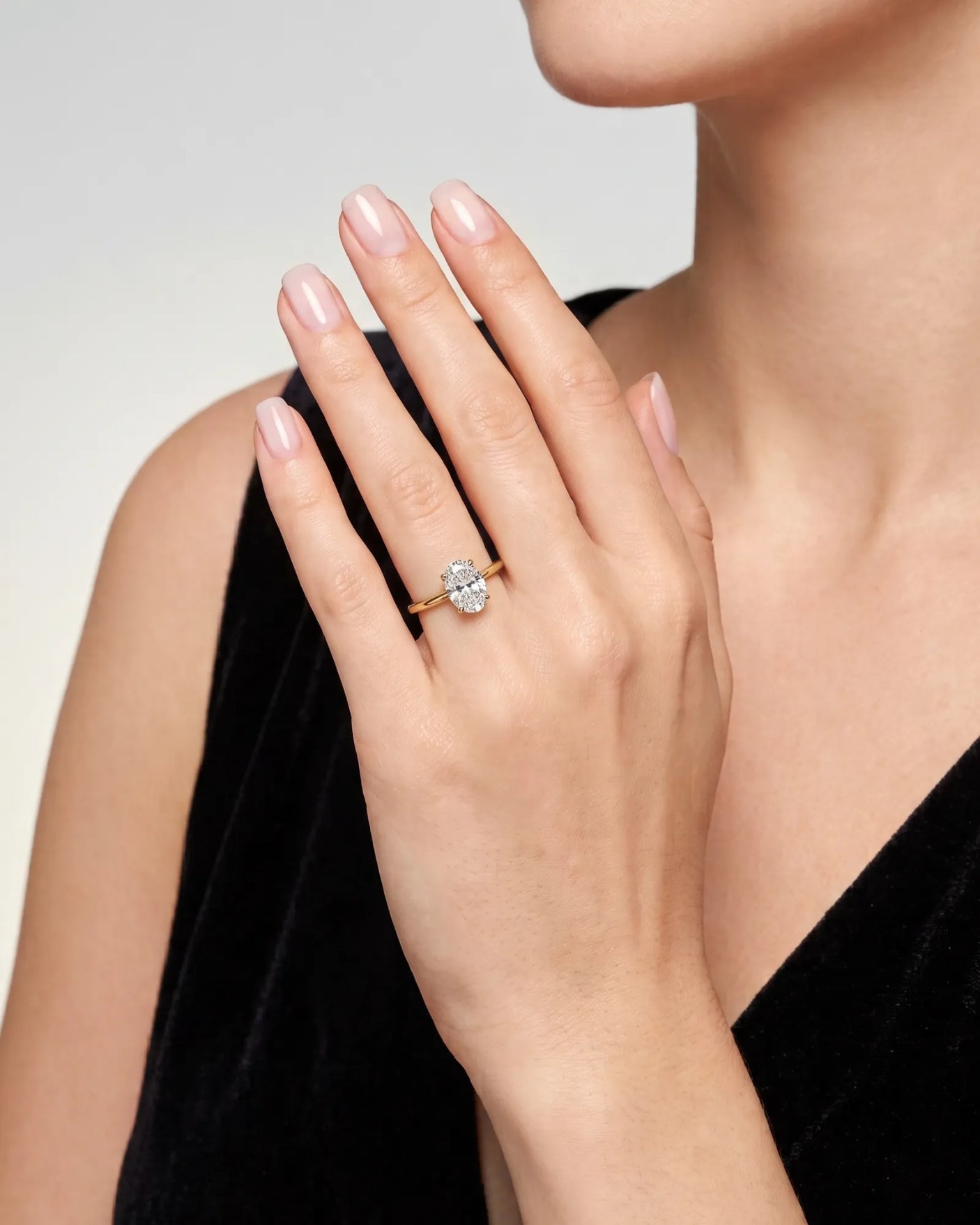 MIA 1 carat F-colour oval natural diamond cathedral solitaire ring in 18K yellow gold, worn on hand | SARATTI