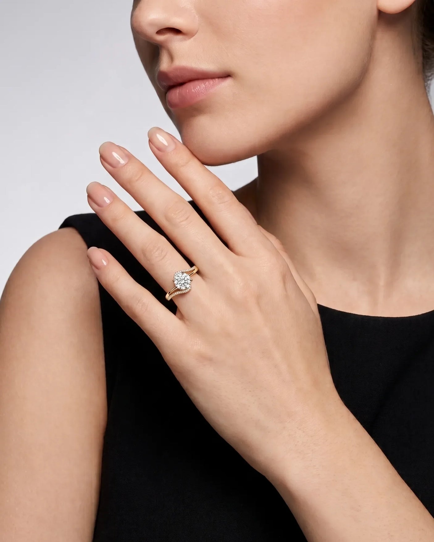 NERA 1 carat round natural diamond bypass split-shank engagement ring in 18K yellow gold, worn on hand | SARATTI