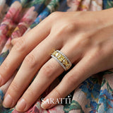 Platinum Ring on a model's finger | SARATTI