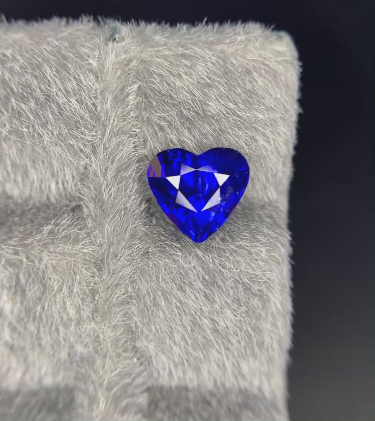 Heart cut Natural Sapphire vivid blue gemstone alternate angle | SARATTI