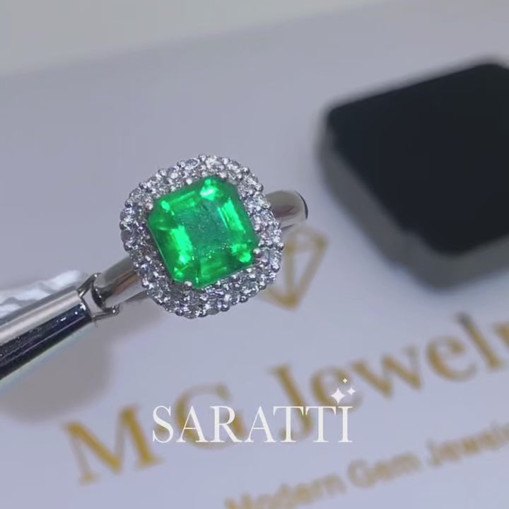 2 carat Emerald Ring with Diamonds in White Gold