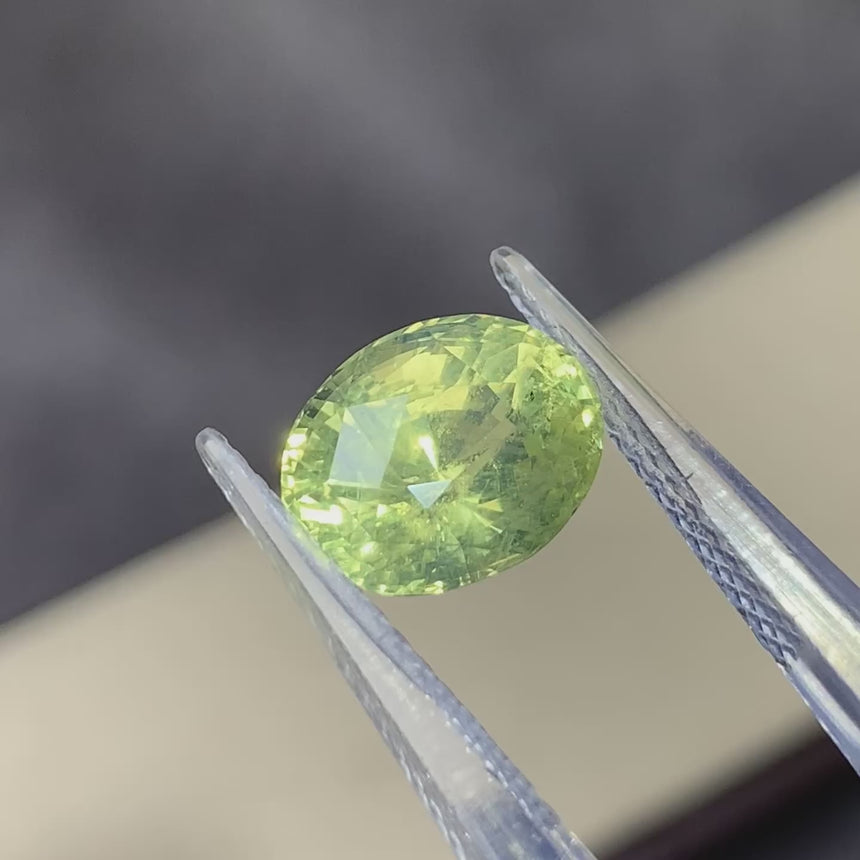 5.73 carats Unheated Natural Chrysoberyl Gemstone