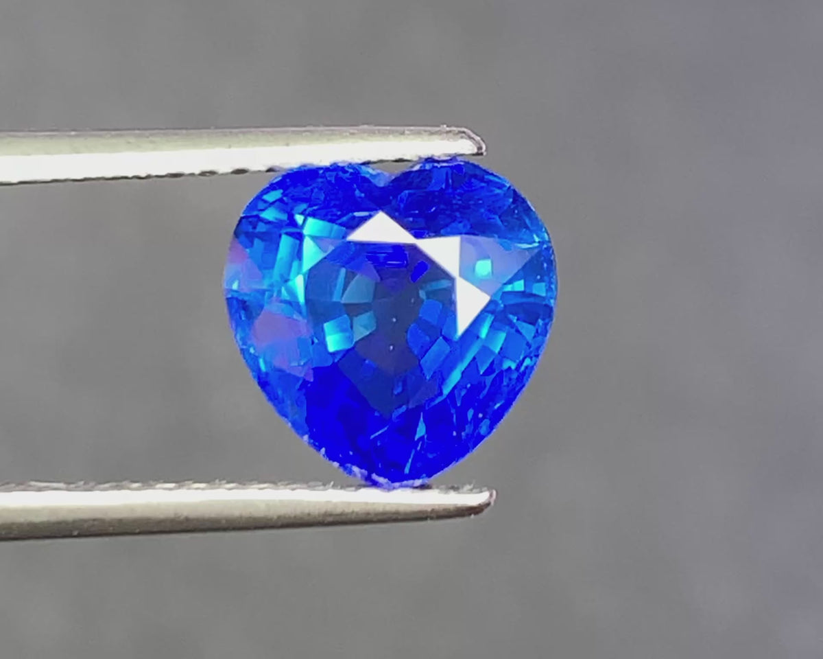 Heart cut Natural Sapphire vivid blue gemstone alternate angle | SARATTI