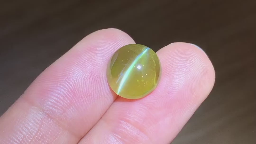 7.37 carats Natural Honey Color Cat's Eye Chrysoberyl | Oval Cabochon