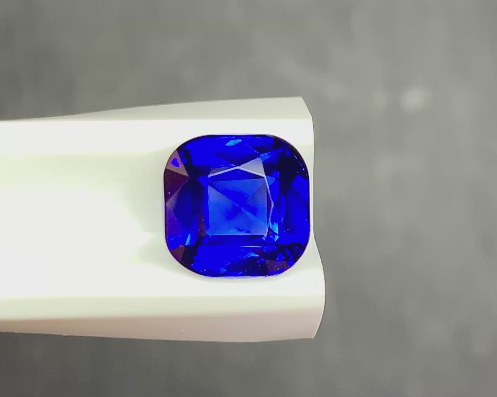 Cushion cut Natural Sapphire vivid blue gemstone alternate angle | SARATTI