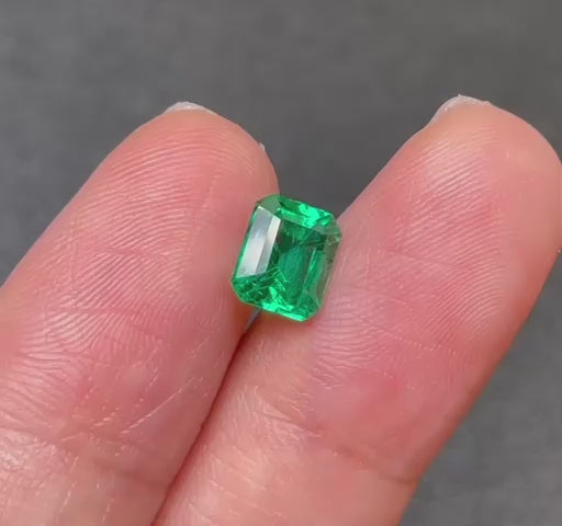 1.35 Carats Natural Emerald Gemstone