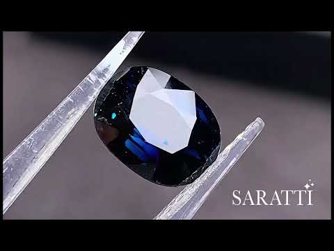 Intense blue Natural sapphire oval cut loose gemstone angled view | SARATTI  