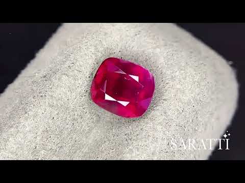 Cushion cut ruby loose gemstone angled reflection | SARATTI  