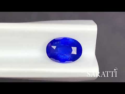 Royal Blue Natural sapphire oval cut loose gemstone angled view | SARATTI 
