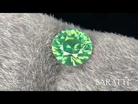 Oval Natural sapphire displaying bluish green tone | SARATTI