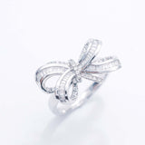 18K White Gold on grey background | SARATTI