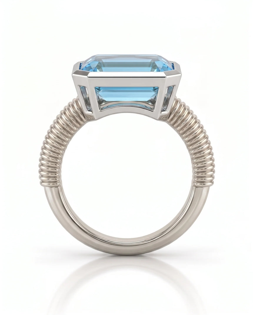 Rivage Bezel emerald-cut Aquamarine ribbed bezel solitaire ring setting in Platinum, front view | SARATTI