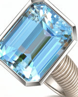 Rivage Bezel emerald-cut Aquamarine ribbed bezel solitaire ring setting in Platinum, profile view | SARATTI