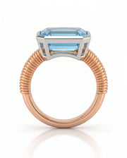 Rivage Bezel emerald-cut Aquamarine ribbed bezel solitaire ring setting in Rose Gold, profile view | SARATTI
