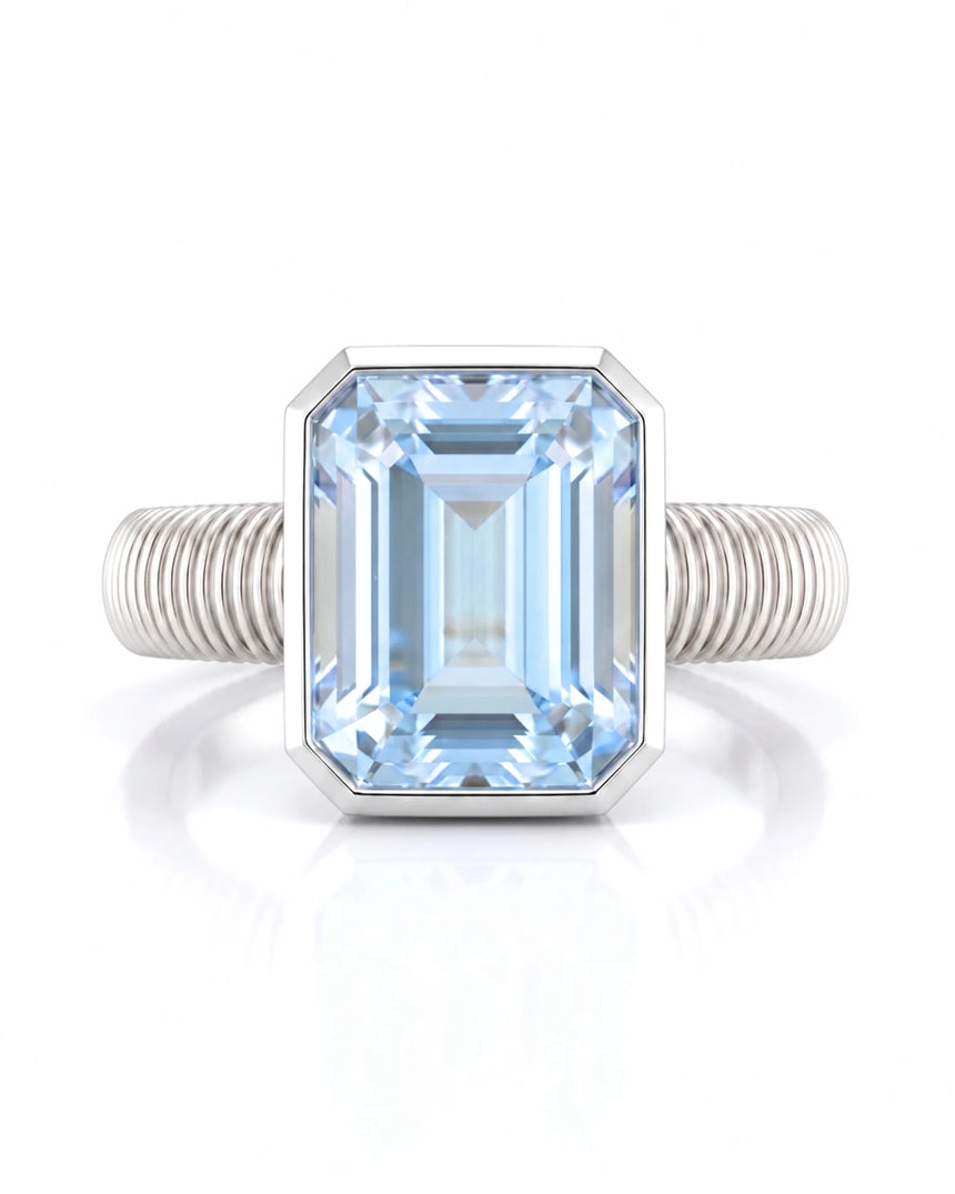 Rivage Bezel emerald-cut Aquamarine ribbed bezel solitaire ring setting in White Gold, front view | SARATTI