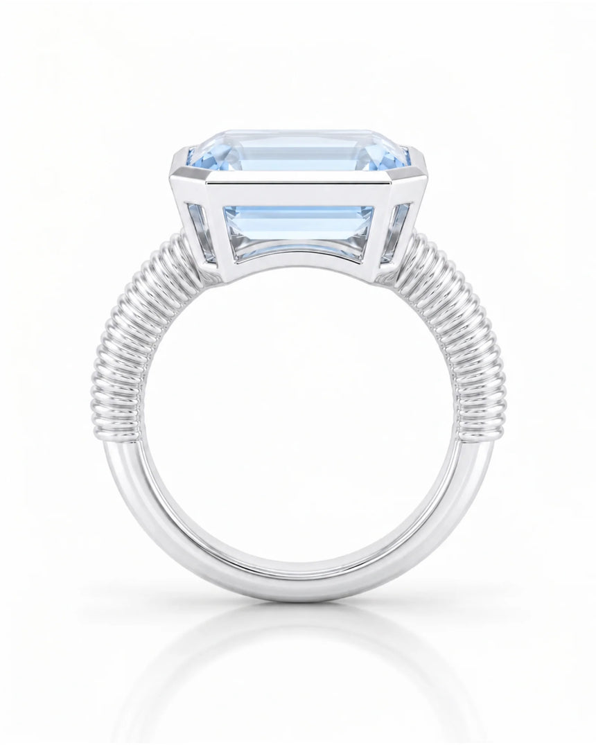 Rivage Bezel emerald-cut Aquamarine ribbed bezel solitaire ring setting in White Gold, top view | SARATTI