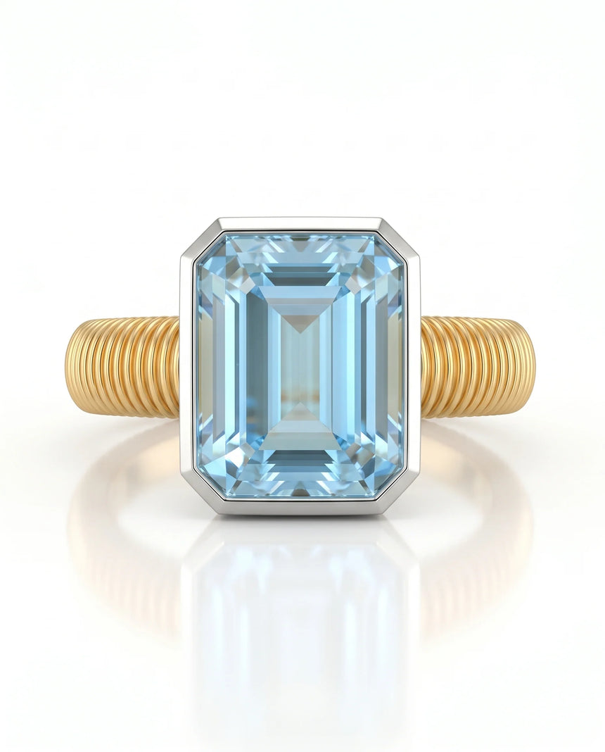 Rivage Bezel emerald-cut Aquamarine ribbed bezel solitaire ring setting in Yellow Gold, side view | SARATTI