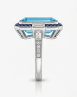 Saphira Line emerald-cut Aquamarine ring setting in white gold, side profile with pavé shoulders and open crown gallery | SARATTI