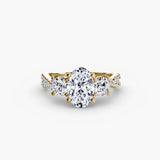 TRILOGIA Oval Cut pavé three-stone ring setting in Yellow Gold | SARATTI