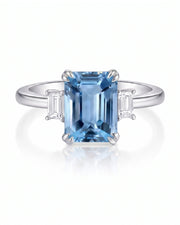 Trilune emerald-cut Aquamarine emerald-diamond step-cut three-stone ring setting in White Gold, alternate setting detail | SARATTI