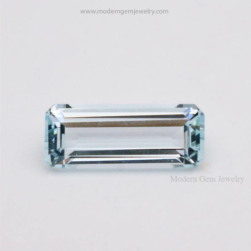 3.70 Carats Vibrant Blue Natural Aquamarine Emerald Cut Gemstone - Modern Gem Jewelry 