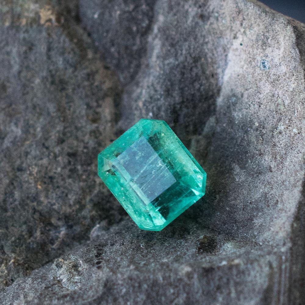 0.86 Carats  Zambian Natural Emerald Gemstone | 5.5 mm x 4.8 mm - Modern Gem Jewelry 