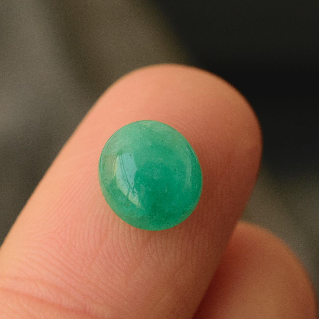 1.85 Carats Oval Natural Emerald Loose Gemstone | 8.25 x 7.36x 3.97mm - Modern Gem Jewelry 