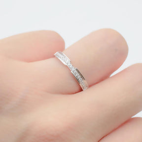 Thin Wedding Band with Diamonds and set in 18K White Gold on Female Finger  | Modern Gem Jewelry | Saratti