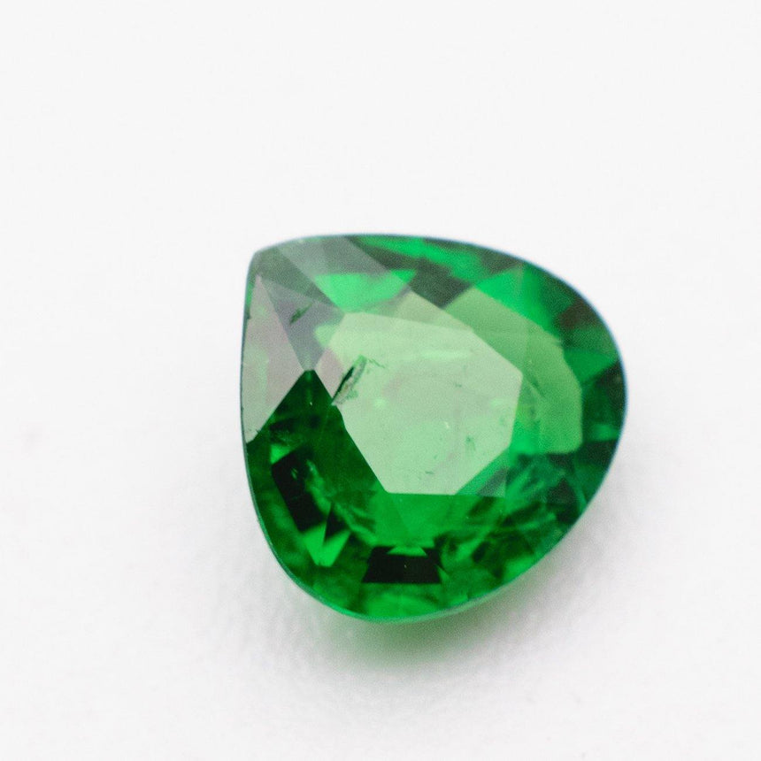 0.67 Carat Tanzanian Natural Tsavorite Garnet - Saratti Gemstones  