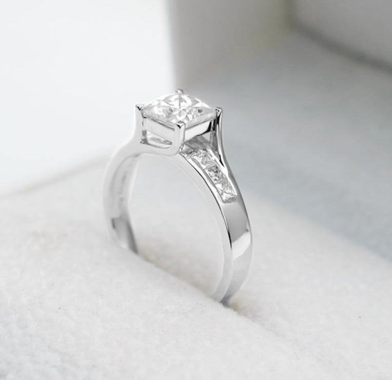 Timeless SIENA Princess Cut Diamond Twisted Shank Ring | Modern Gem Jewelry | Saratti
