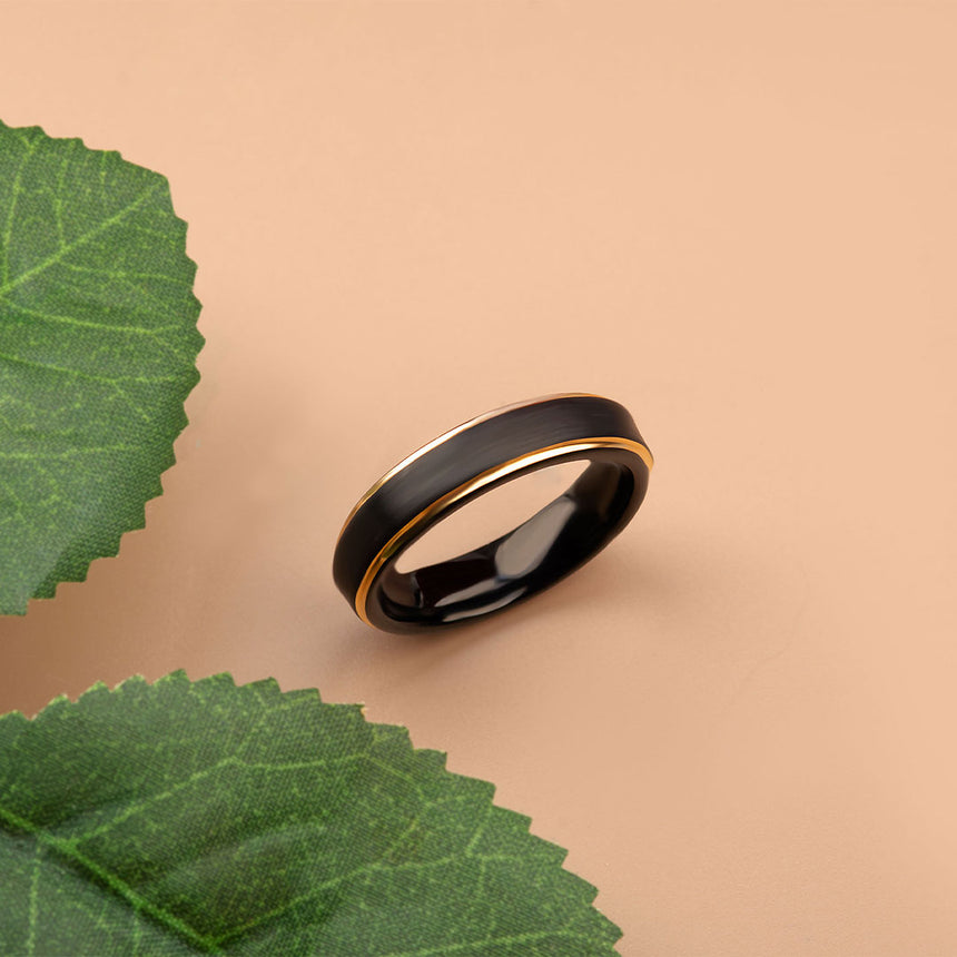 Two Tone Mens Wedding Band in Black and Yellow Gold | Custom Rings | Modern Gem Jewelry | Saratti