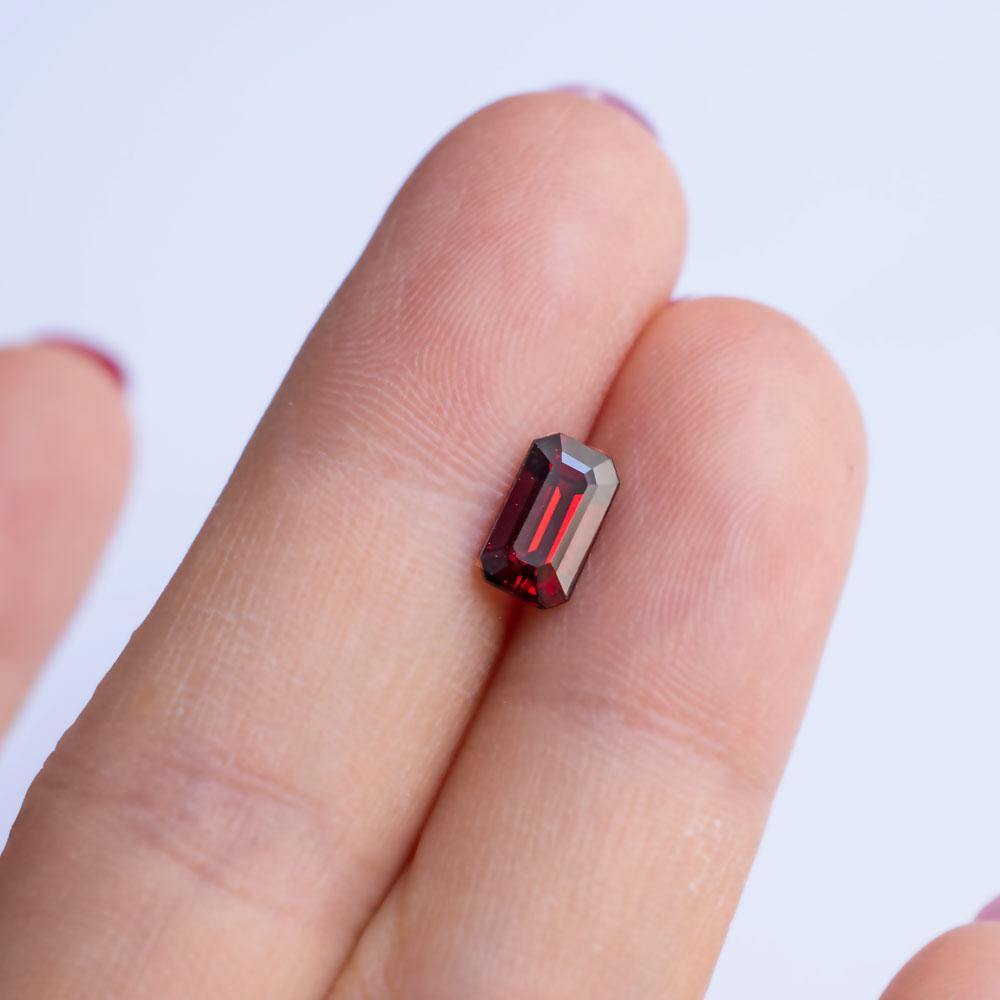 1.19 Carats Intense Red Natural Spinel Octagonal Shape | 4.7mmx8.3mm - Modern Gem Jewelry 