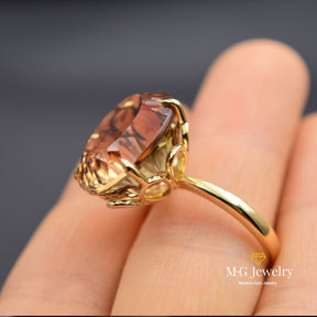 Natural Brazilian Imperial Topaz Oval 18k Yellow Gold Engagement Ring - Modern Gem Jewelry | Saratti