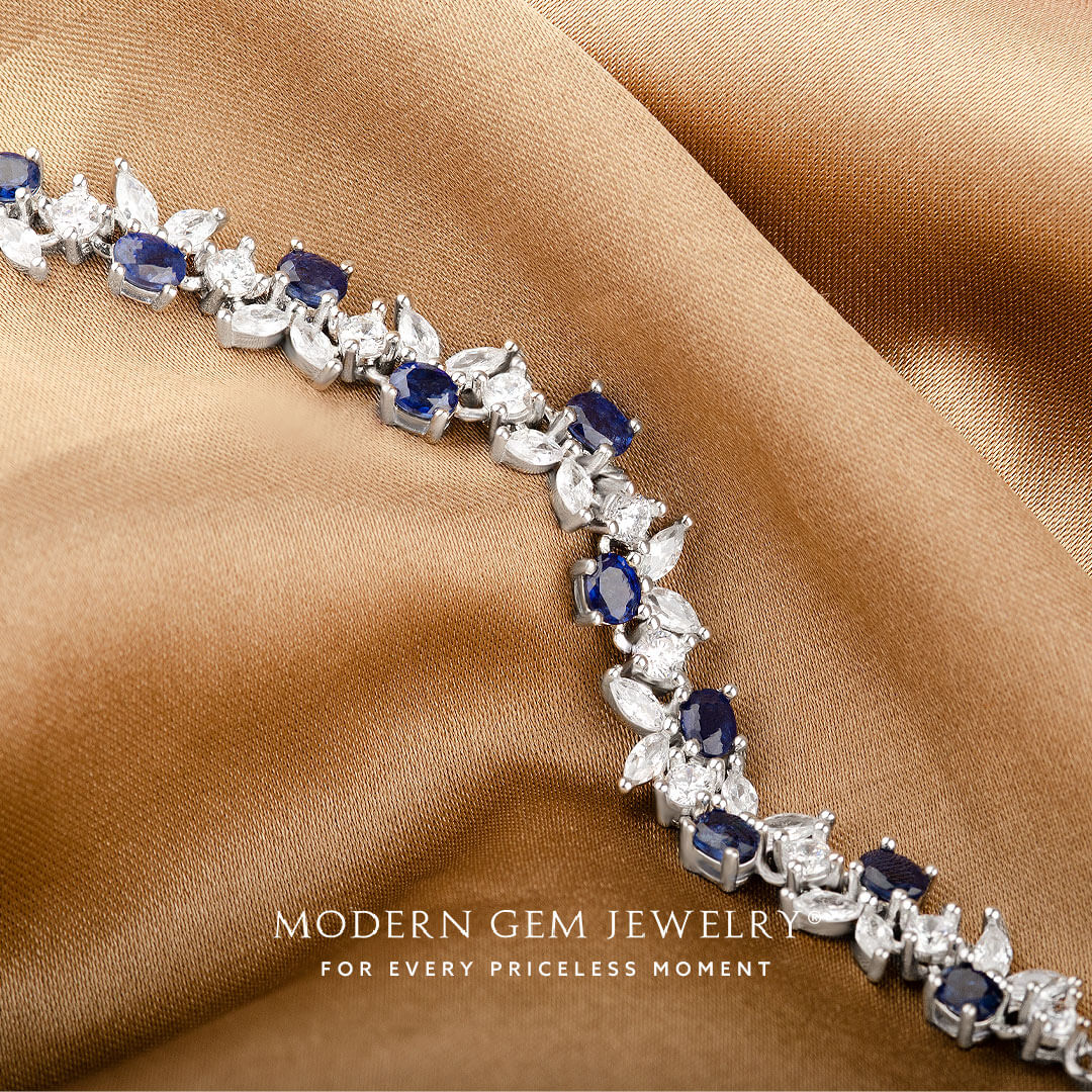 Elegant 18K White Gold Sapphire Bracelet with Intertwined Diamonds | Modern Gem Jewelry  | Saratto