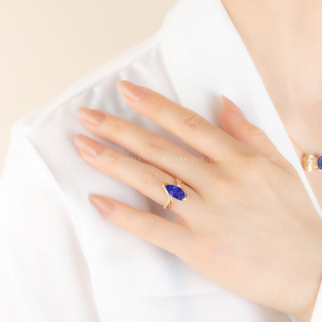 Pear Cut Tanzanite Ring in Yellow Gold | Modern Gem Jewelry | Saratti