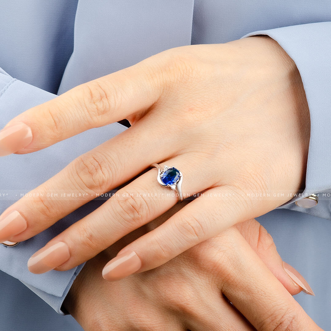 Fantastic Blue Sapphire and Diamond Promise Ring | Twisted Shank | Modern Gem Jewelry | Saratti