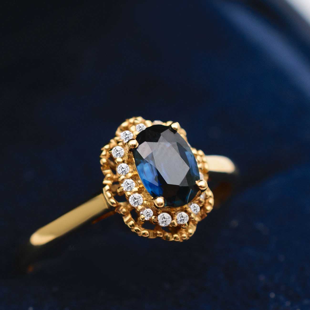 Timeless Oval Blue Sapphire Yellow Gold Ring | Modern Gem Jewelry | Saratti