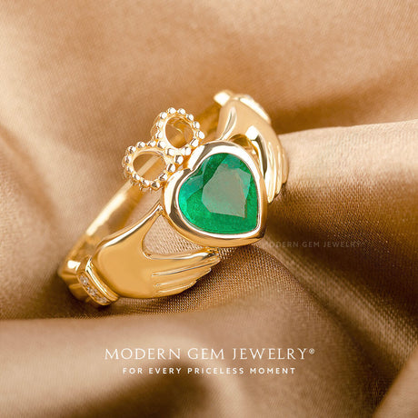 Natural Emerald Gold Ring with Irish Design 